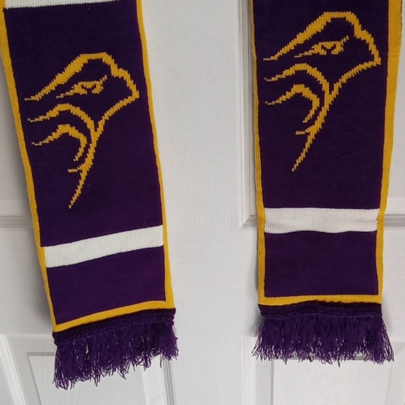 New!!! Laurier Golden Hawks Scarf Wilfrid Laurier University WLU - Picture 4 of 8